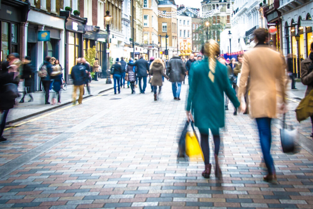 Consumer confidence remains weak ahead of Christmas